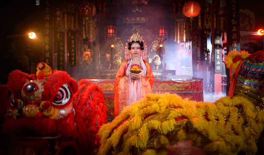 una mujer de China con un leo chino